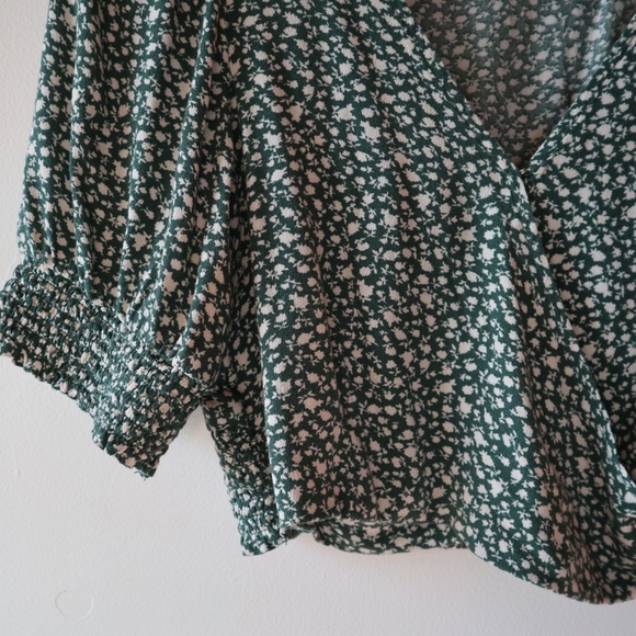 American Eagle Cottagecore Green & White Puffy Sleeves Top - Picture 2 of 8